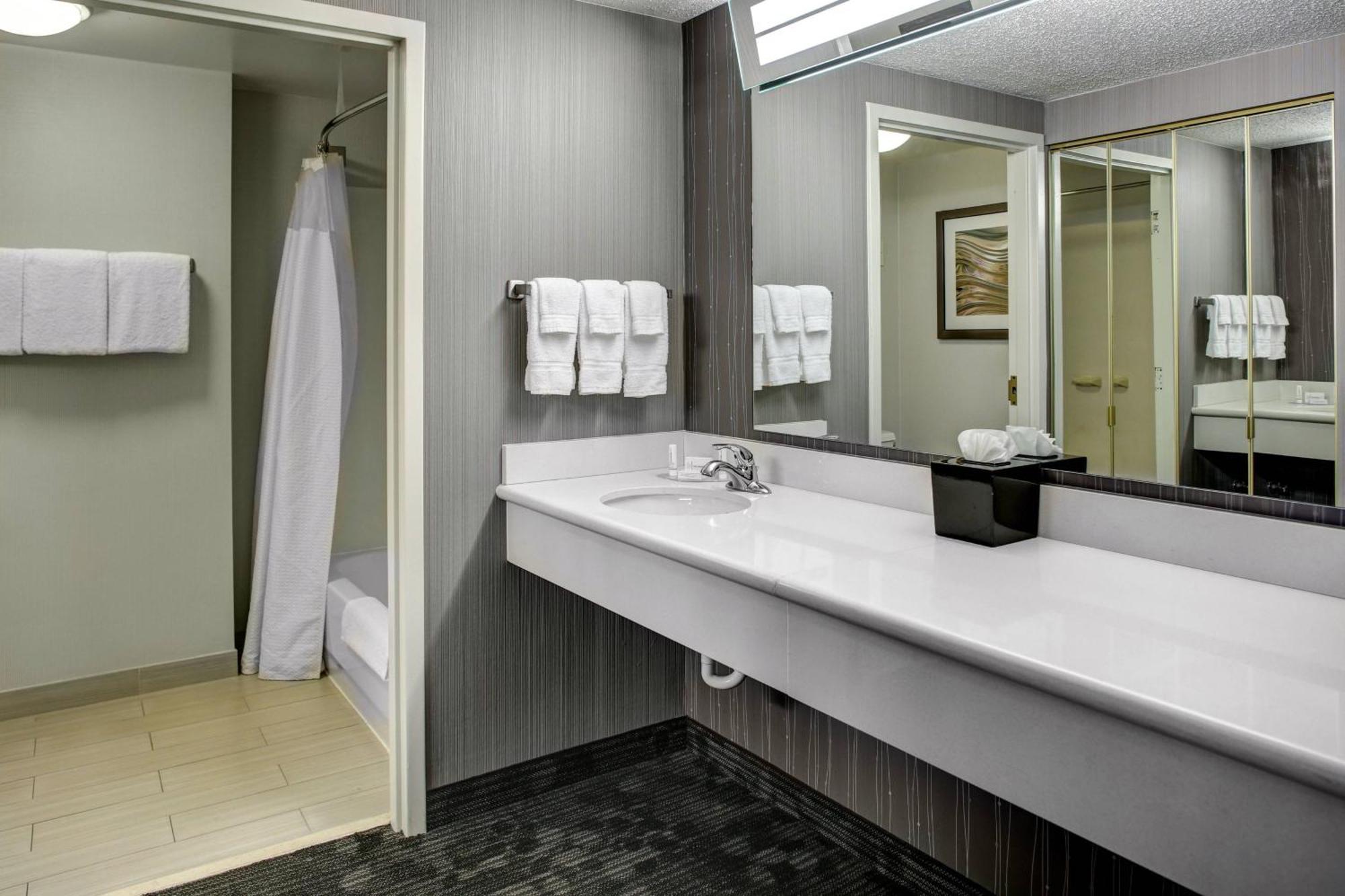 Courtyard By Marriott Cleveland Вестлейк Екстер'єр фото